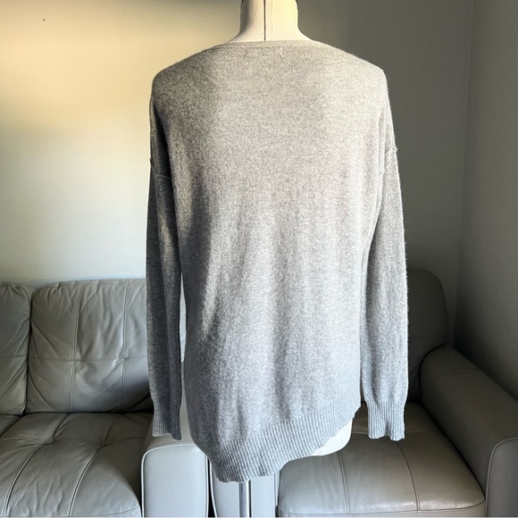 WYATT Collection 100% Cashmere Knit Sweater Sz S Asymmetrical Hem V Neck Grey - Picture 15 of 17